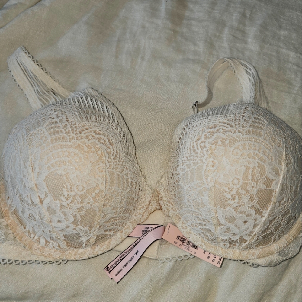 NWT Victoria’s Secret bra 38D